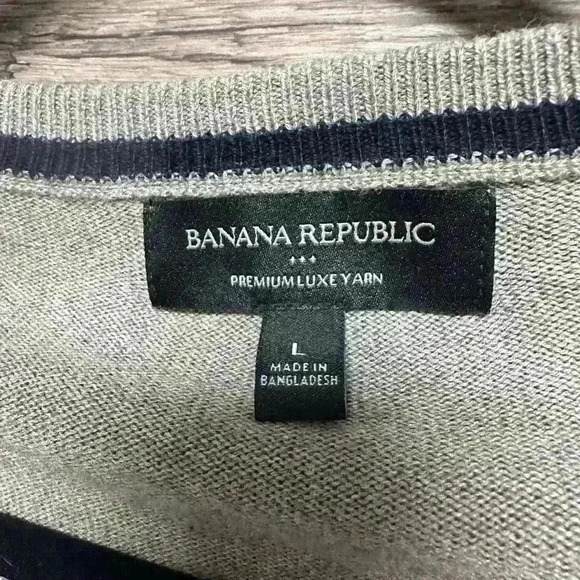 Banana Republic Mens Light Beige Tan V-Neck Sweater - Picture 3 of 3